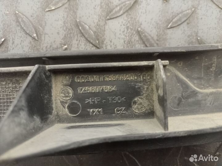 Направляющая заднего бампера для Skoda Octavia A5