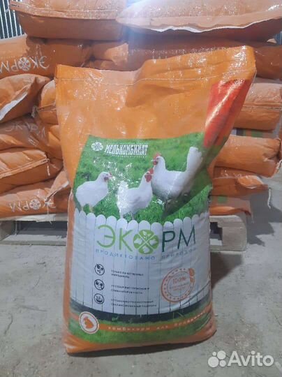 Пшеница и кукуруза в мешках