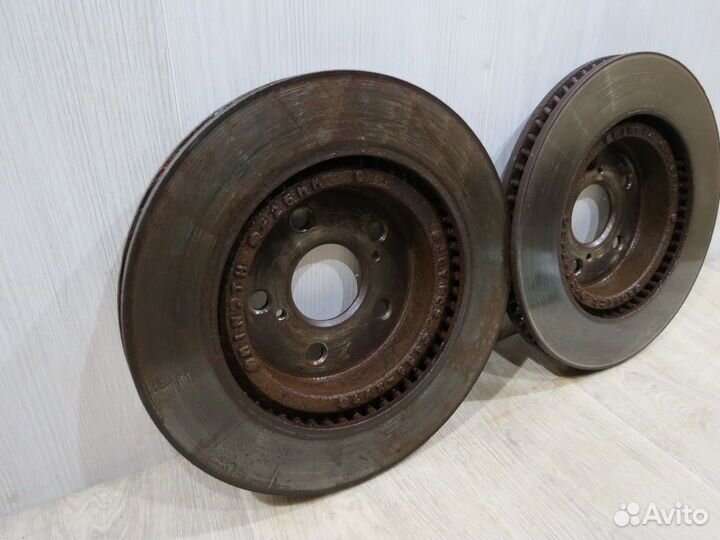 Диск тормозной передний Toyota Camry 70