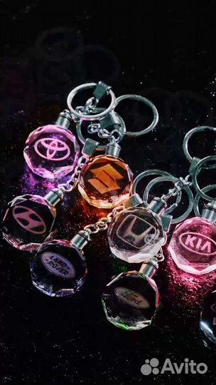 Брелок кристалл прозрачный с подсветкой infiniti