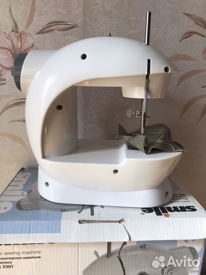 Миниатюрная швейная машина новая