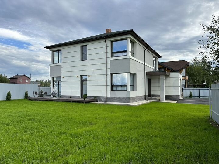 Дом 261 м² на участке 9 сот.