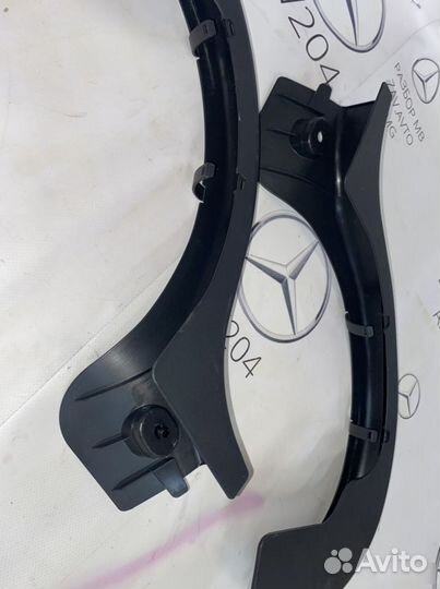 Накладка петли багажника Mercedes W204