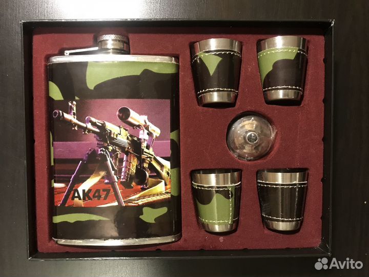 Фляжка, рюмки. Мужской подарочный набор: