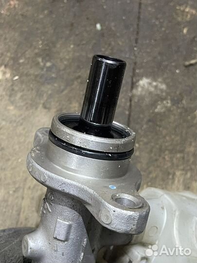 Главный тормозной цилиндр Mitsubishi L200 4D56