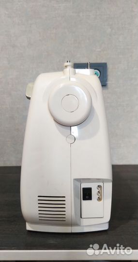 Швейная машина Janome 2041S