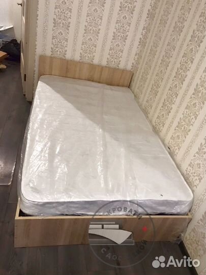 Кровать