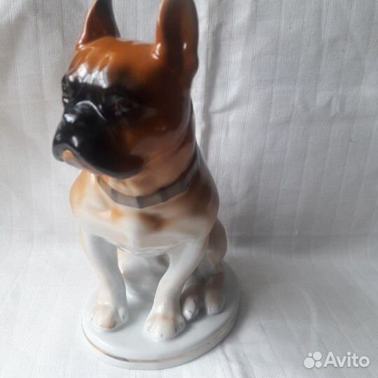 Фарфоровая статуэтка бульдог
