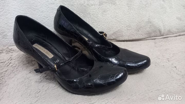 Туфли женские 39 размер черные на шпильке