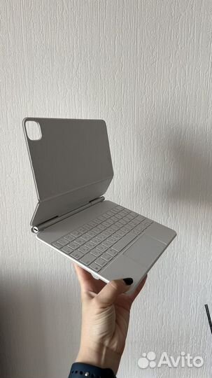 Чехол-клавиатура Apple Magic Keyboard белый