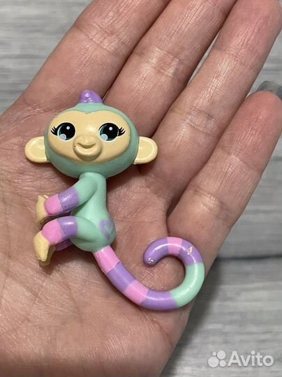 Fingerlings интерактивная обезьянка