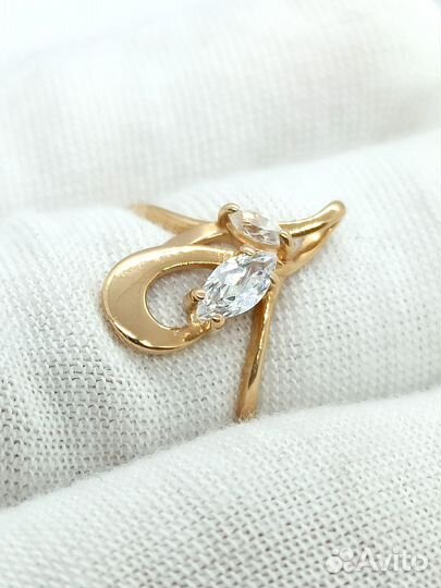 Кольцо с синтетическим камнем Золото