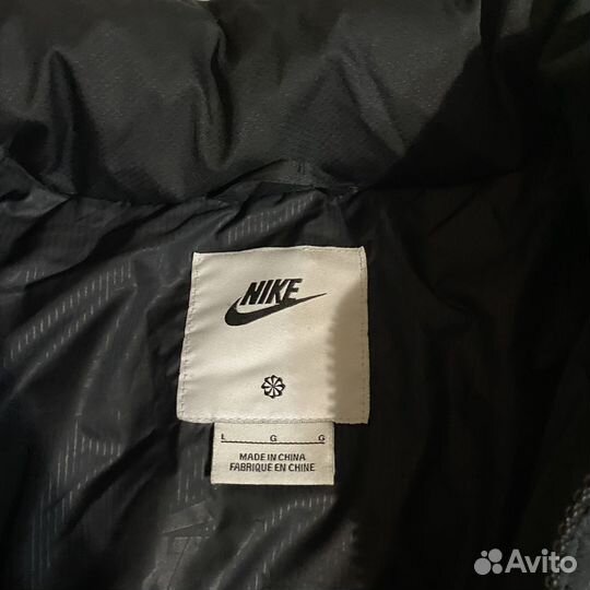 Черный пуховик Nike sportswear club