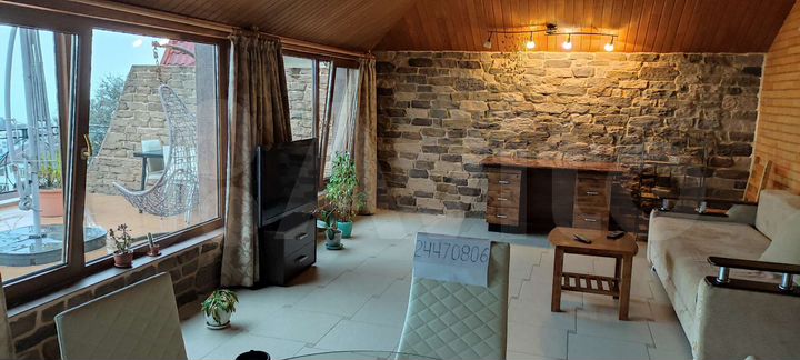 Дом 563 м² на участке 5 сот.