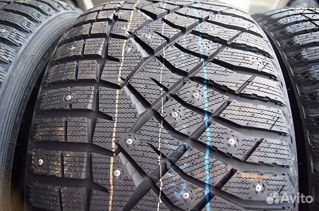 Nitto Therma Spike 295/40 R21 111T