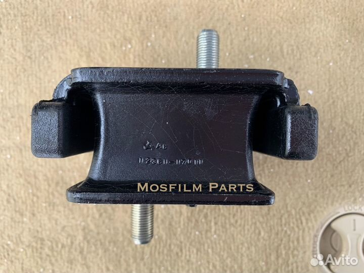 Подушка / опора двигателя Toyota 12361-17011