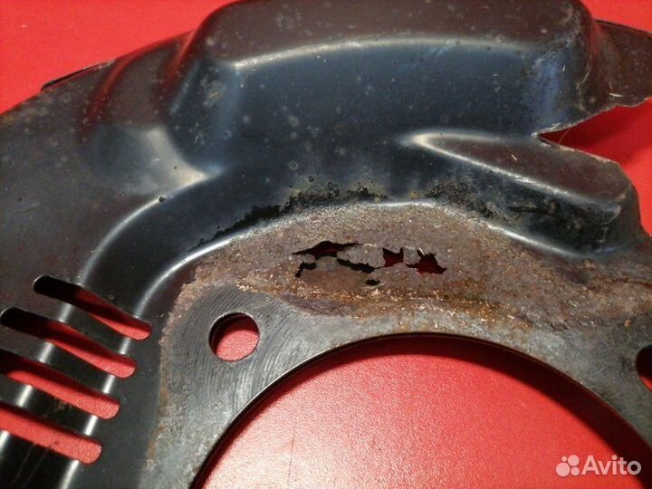 Пыльник тормозного диска передний правый Lexus