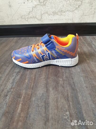 Кроссовки детские новые