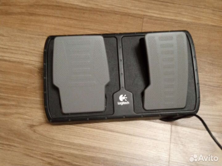 Игровой руль logitech с педалями