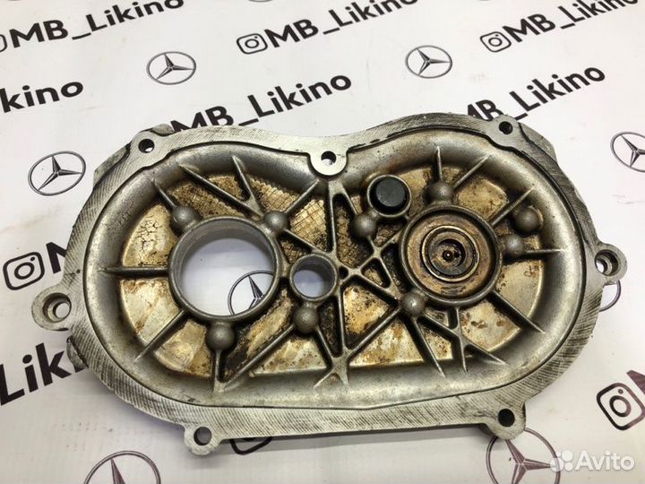 Крышка головки блока цилиндров левая Mercedes M272