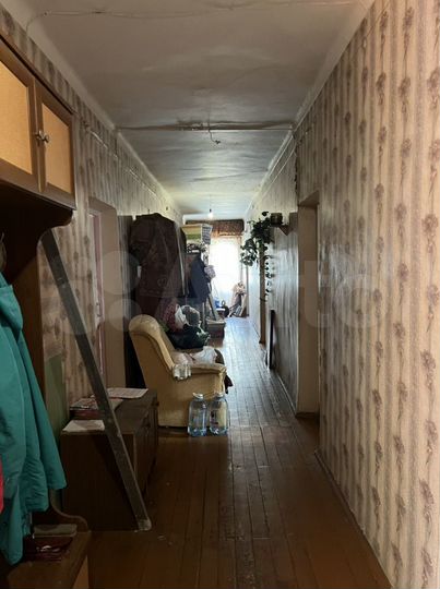 Комната 37 м² в 5-к., 1/2 эт.
