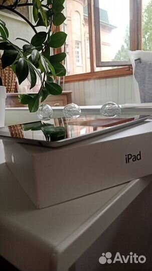 Айпад 4. 32gb. Без сим