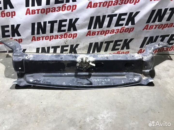 Верхняя панель рамки радиатора передняя Peugeot