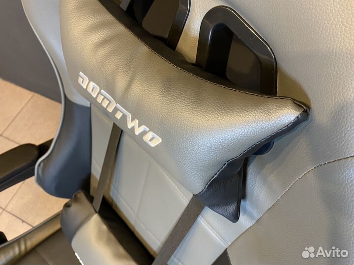 Компьютерное кресло с подножкой и вибромассажем