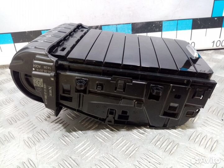 Б/У Вещевое отделение в центральную консоль#001