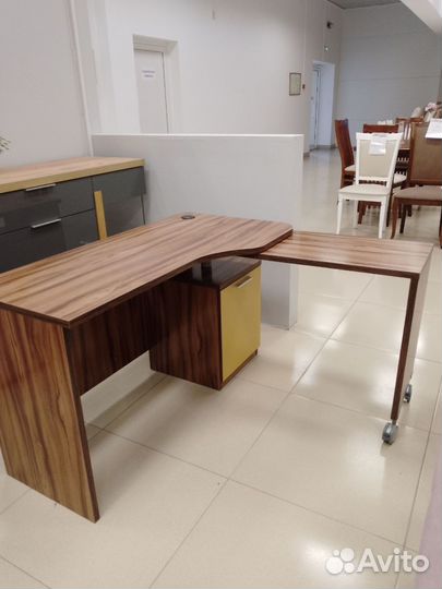 Продам стол письменный
