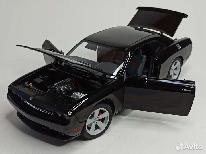 Dodge Challenger SRT8 Washington Edition 1:18 Acme