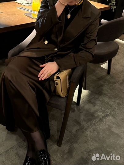 Атласный костюм