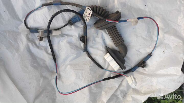 Продам электропроводку дверей toyota corolla 150