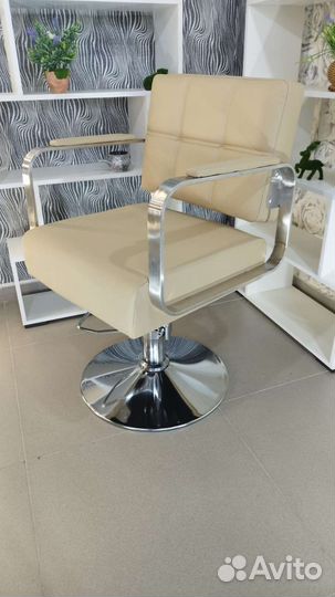 Парикмахерское кресло