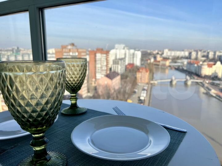 2-к. квартира, 76 м², 15/18 эт.