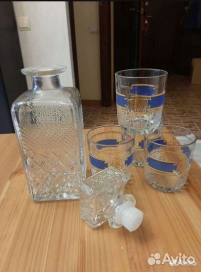 Графин со стаканами