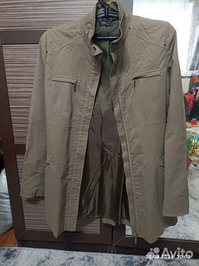 Плащ и ветровка