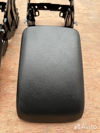 Подлокотник audi a4 a5 кожа черная