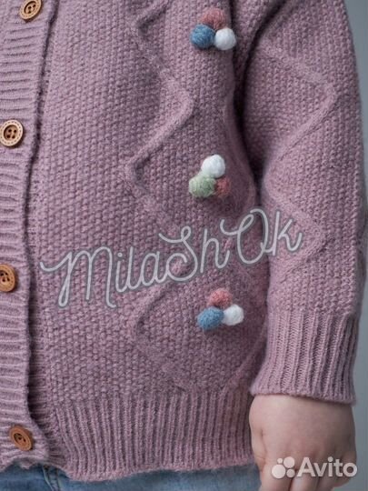Вязанная кофточка для девочки на пуговицах