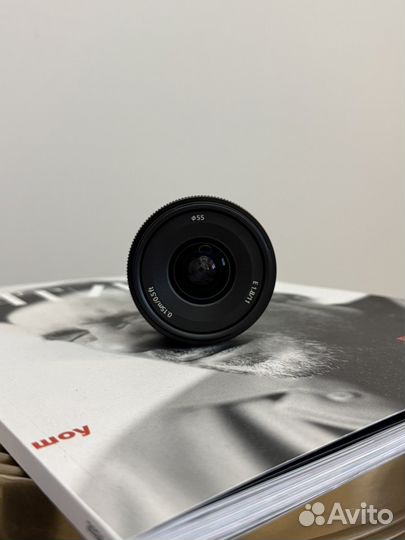 Объектив Sony SEL11F18