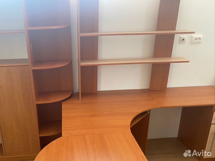 Стол кабинетный