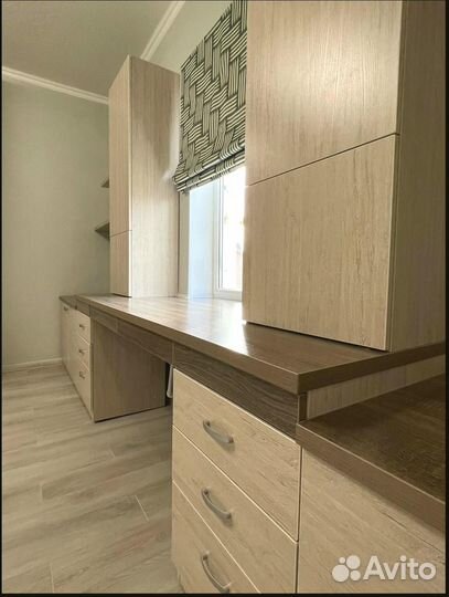 Детская учебная зона у окна на заказ