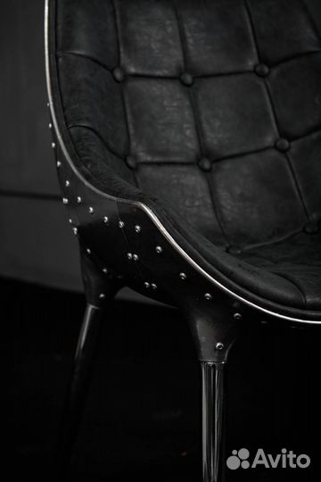 Кожаный стул