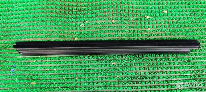 Уплотнитель стекла задний левый Mazda CX-5 (KE) 2