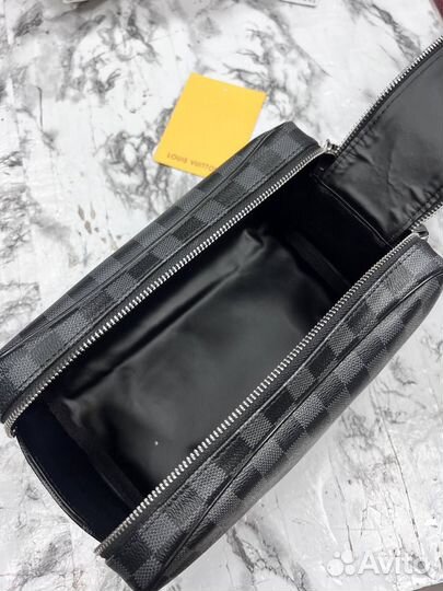 Несессер женский louis vuitton Dopp Kit