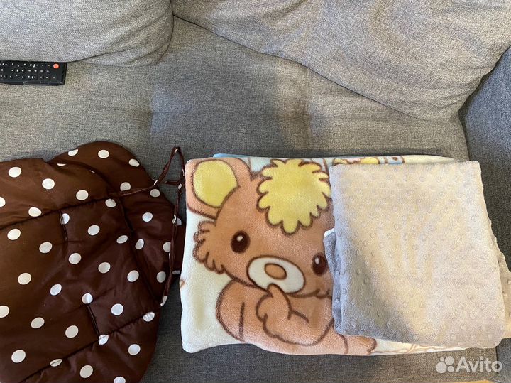 Пледы и накидка в коляску