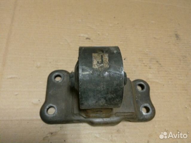 Опора двигателя левая Mitsubishi Lancer 9 2004