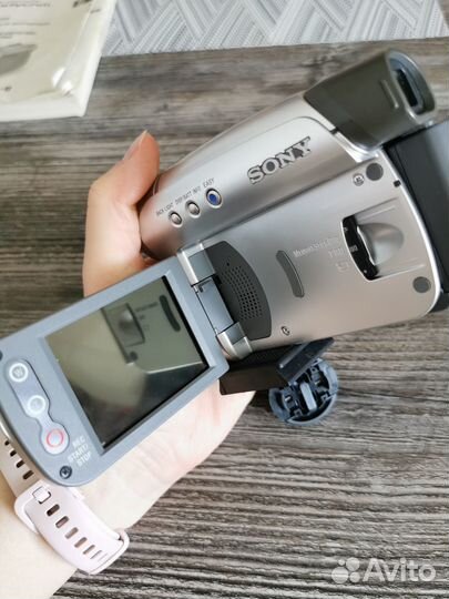 Видеокамера Sony Handycam DCR-HC36