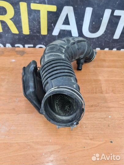 Патрубок воздушного фильтра Kia Mohave 2 D6EB