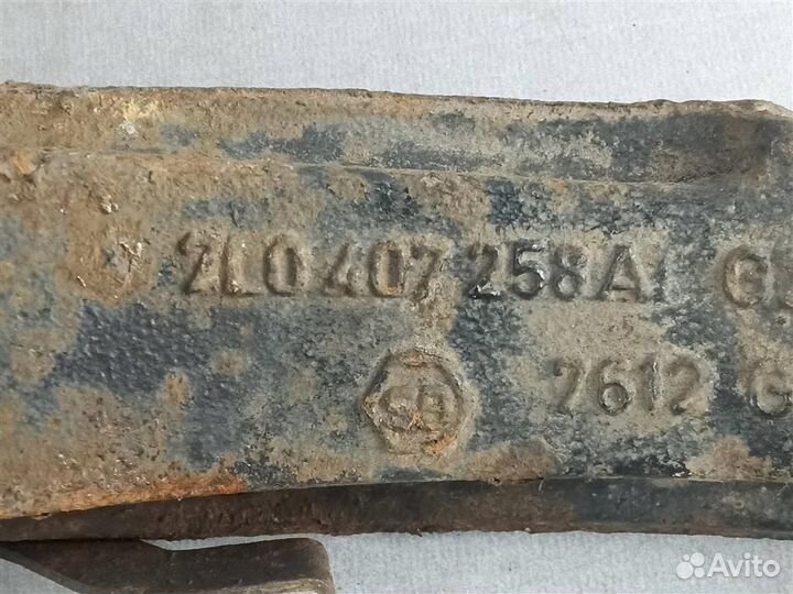 Кулак поворотный передний правый VW Touareg 7L 20